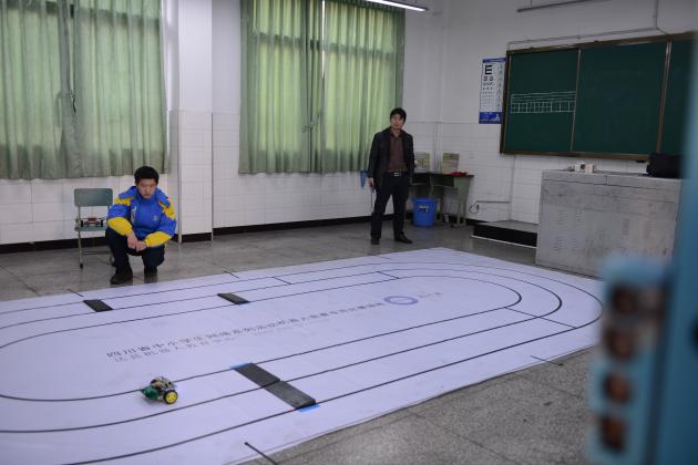 機(jī)器人跨欄比賽現(xiàn)場