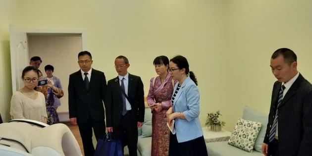 老師們參觀雙流中學(xué)心理輔導(dǎo)中心功能室