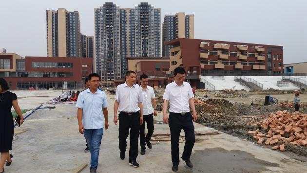董部長、李局長視察萬科第五城學(xué)校