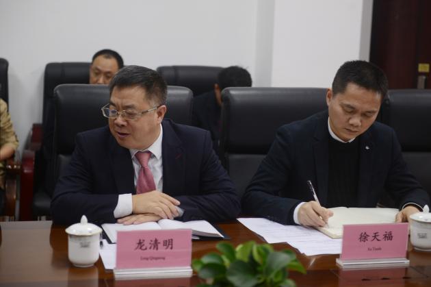 龍清明校長(zhǎng)致歡迎辭