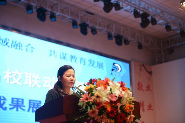 雙流區(qū)教育局黨組成員、副局長王金萍致辭
