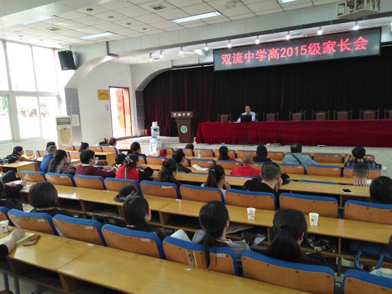 何健老師講話