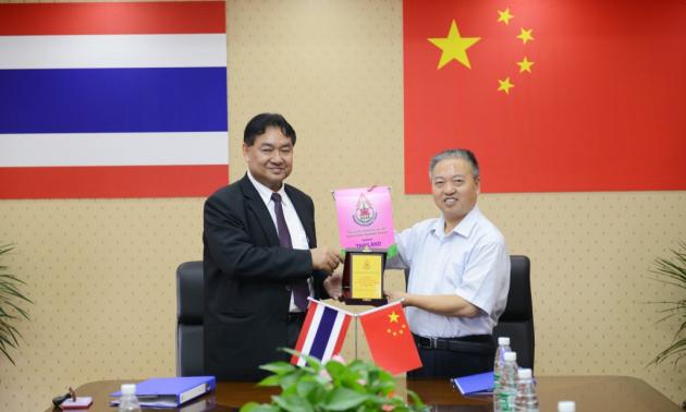 正式簽約