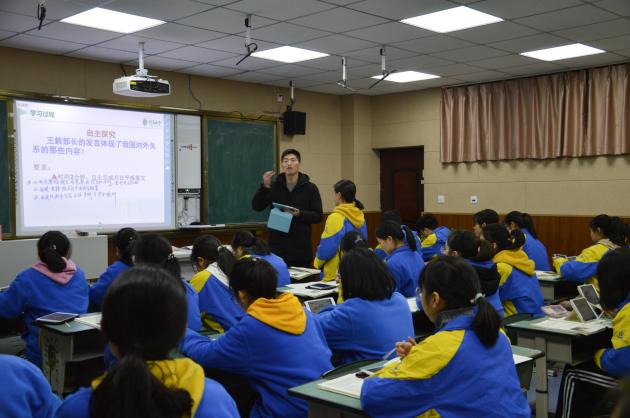 政治老師龐波