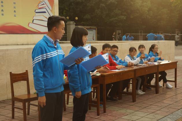 出席會(huì)議的團(tuán)委老師和學(xué)生干部