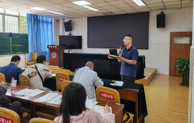 教研員鄧天老師作總結發(fā)言