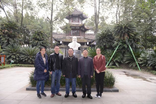 鐘樓合影留念