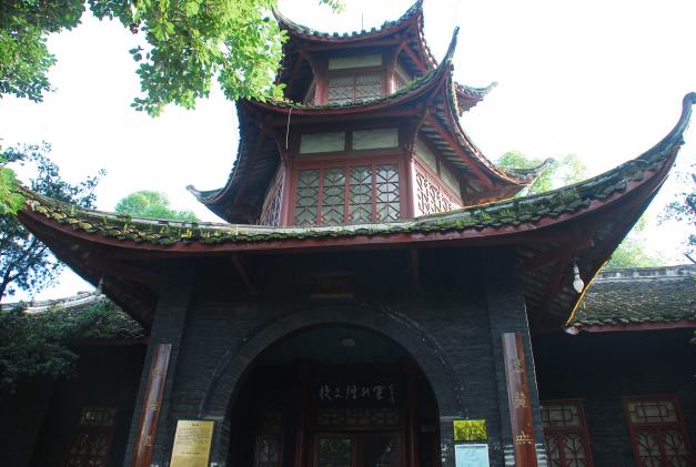 鐘樓騰蛟