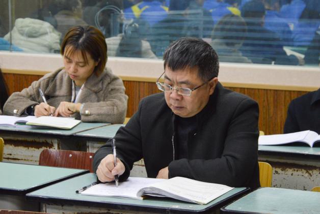 龍清明校長現(xiàn)場聽課