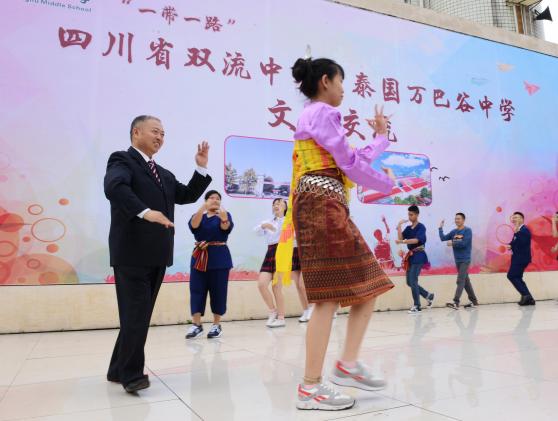 兩校師生共舞