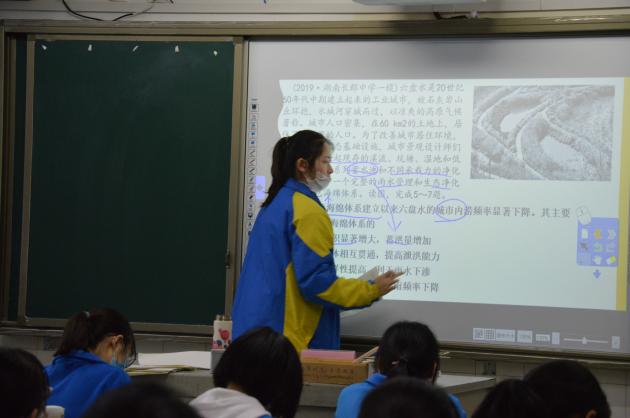 學生互動
