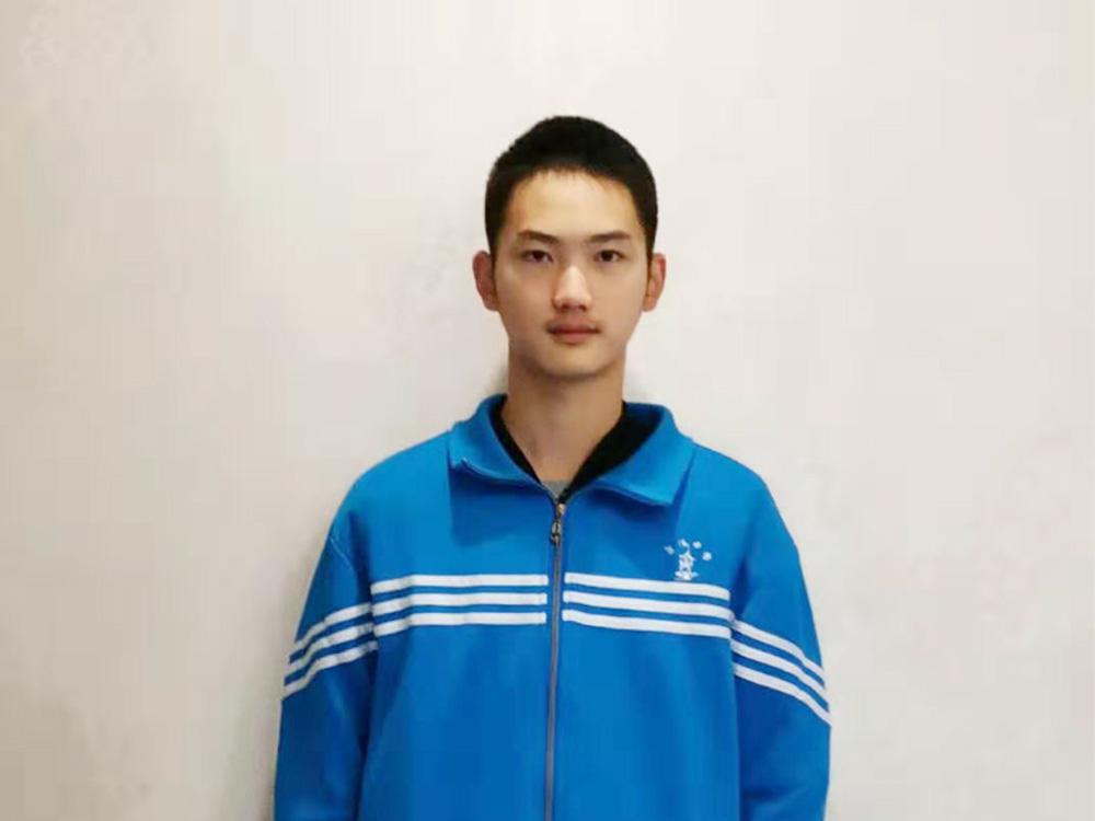 高2019級3班 周柯宇