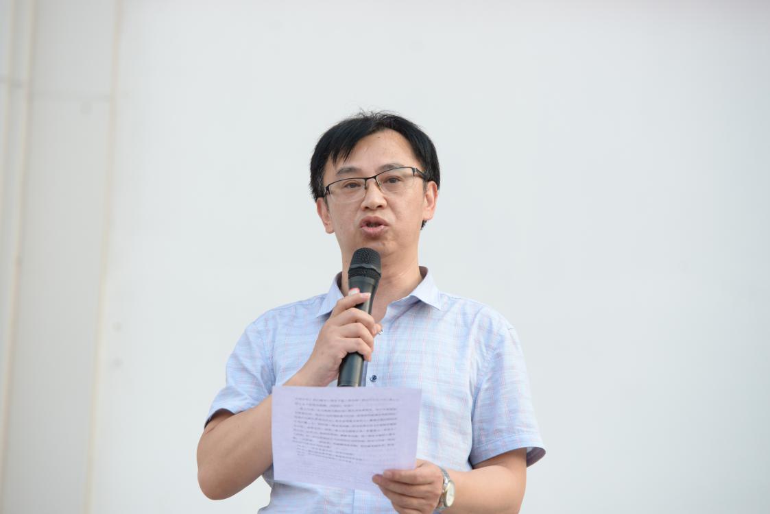 優(yōu)秀教師代表曹軍才老師講話(huà)