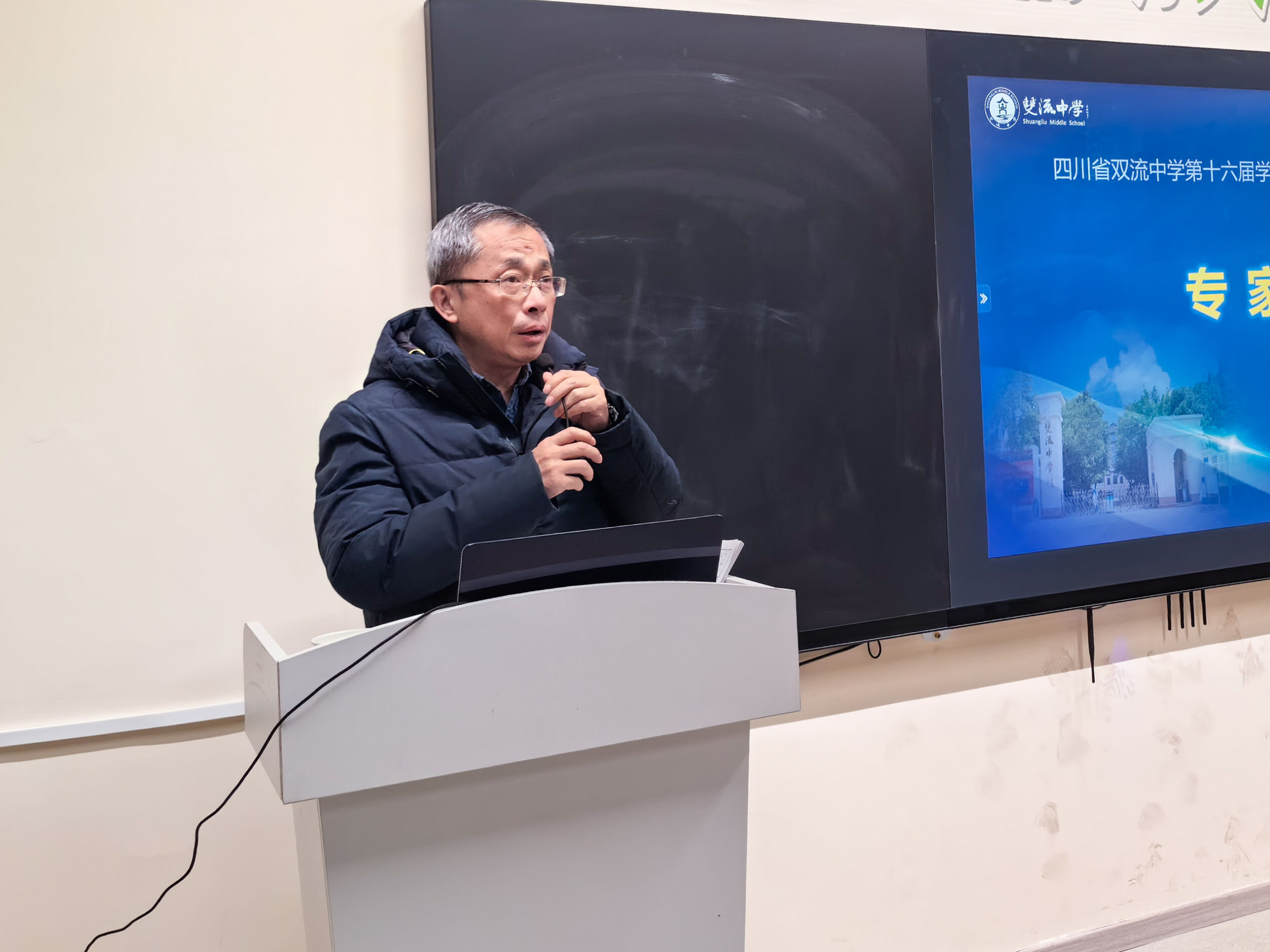 四川省教育科學(xué)研究院義務(wù)教育研究所副所長、初中英語教研員覃文勝老師對本次同課異構(gòu)活進行點評