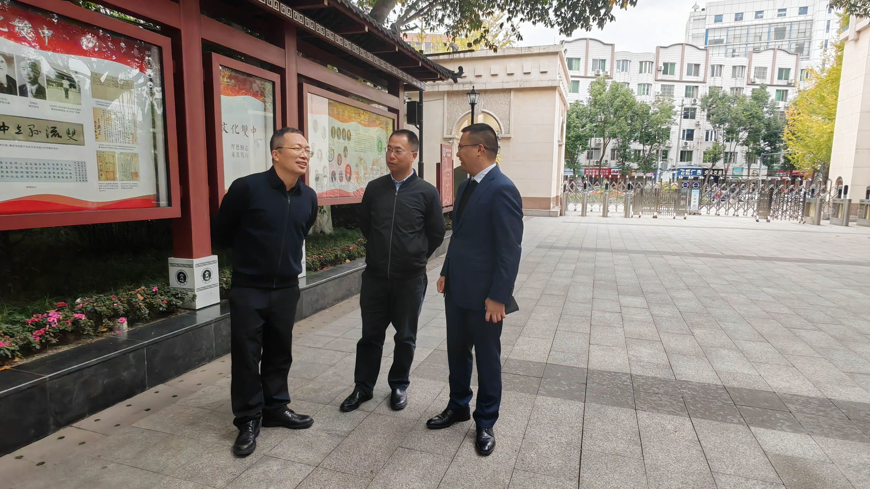 圖1 參觀校園